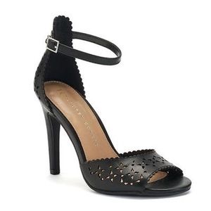 LC LAUREN CONRAD BLACK STREAMER FLORAL CUTOUT HEEL